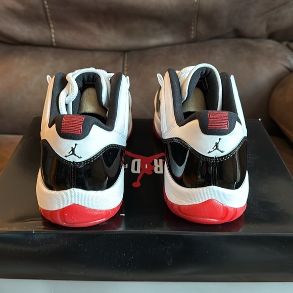 Air Jordan 11 Retro Low - Picture 3 of 8